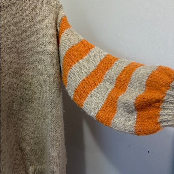 Easel Colorblock Knit Sweater - Picture 4 of 8